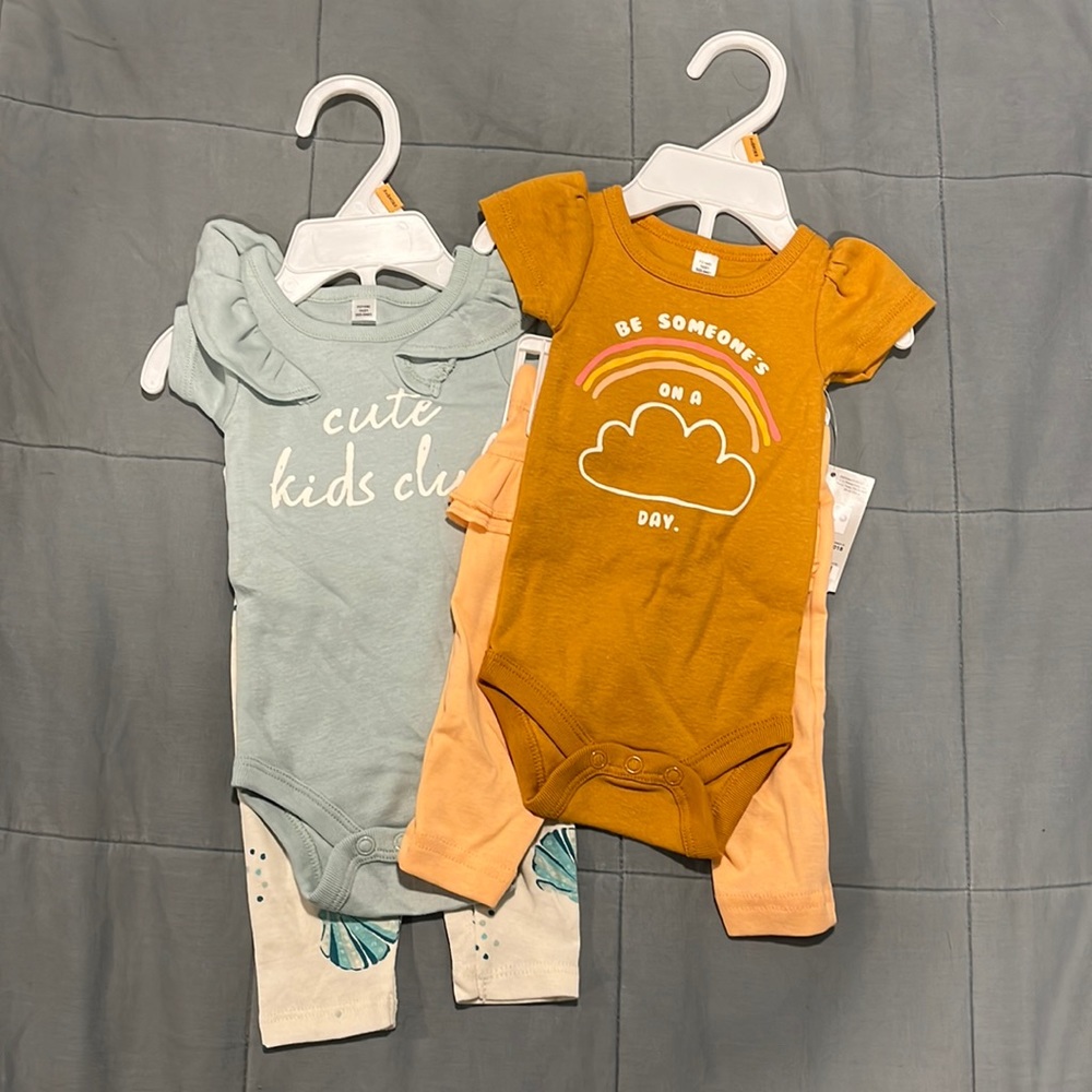 Bundle of 2 NewBorn Outfits